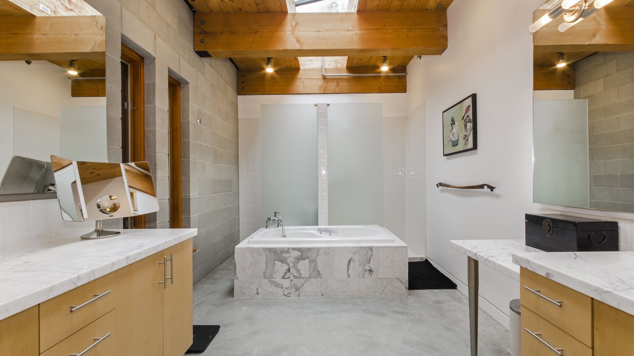 Photo of Bathroom in Kerrisdale