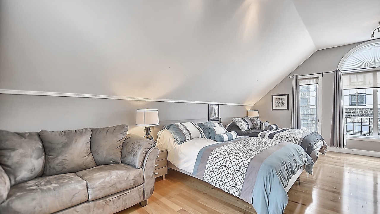 Photo of Bedroom in Alcona
