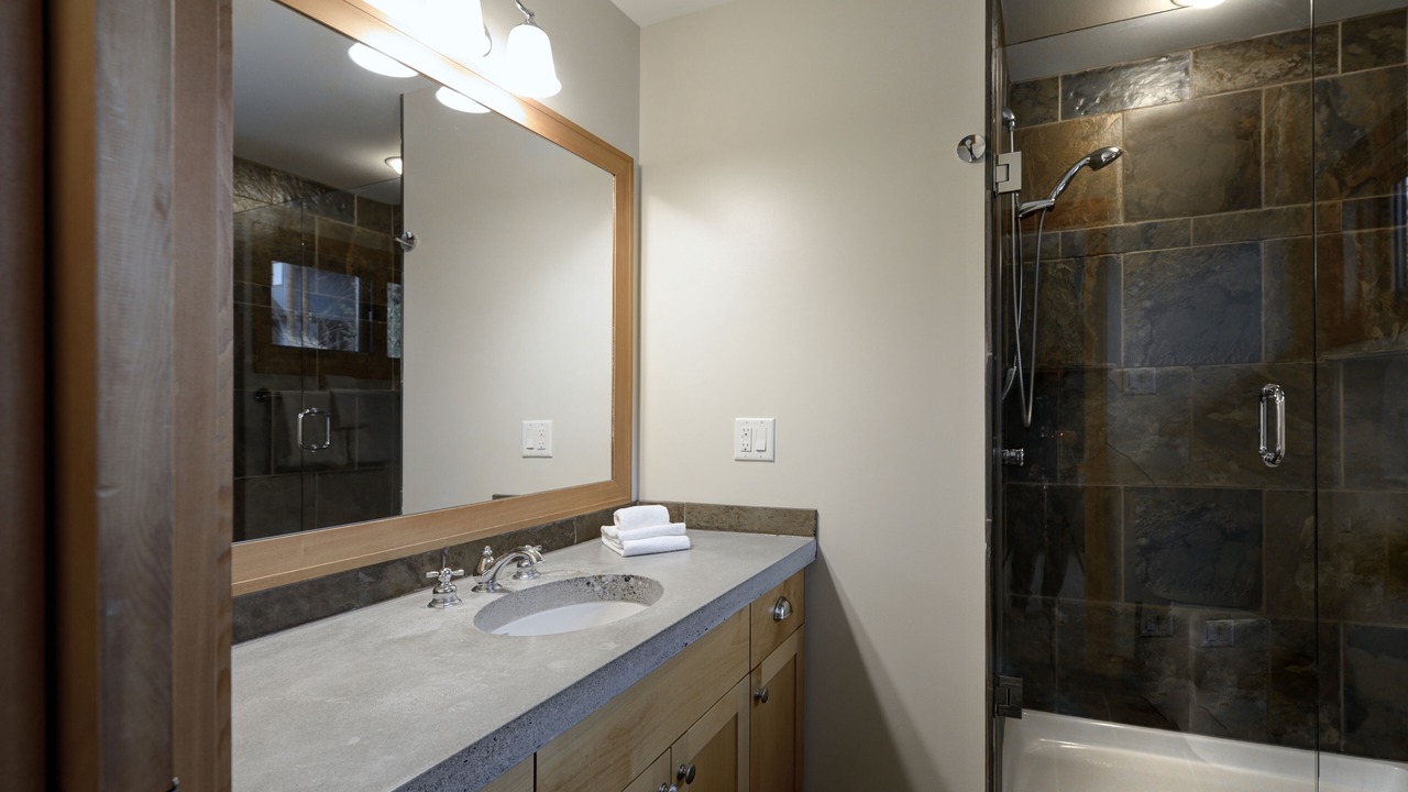 Photo of Bathroom in Golden