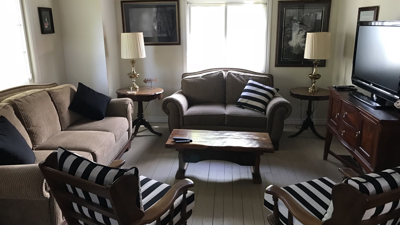 Photo of Livingroom in Big Bay Point