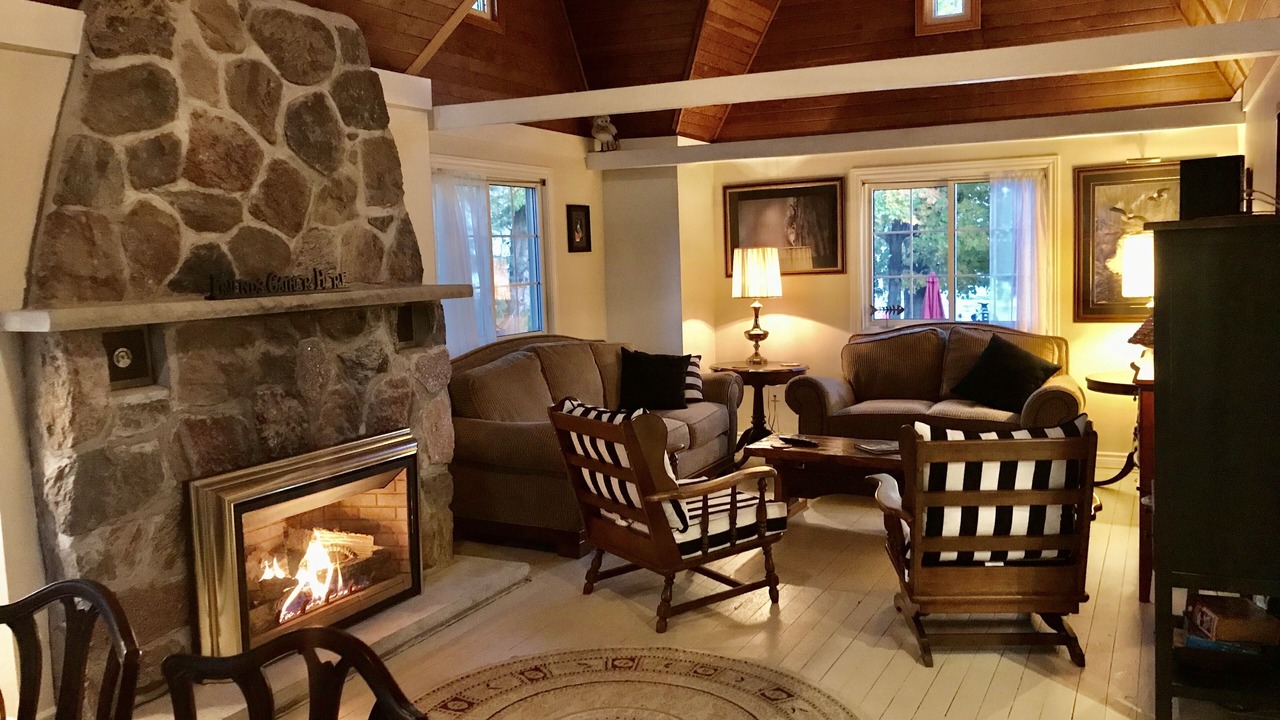 Photo of Livingroom in Big Bay Point