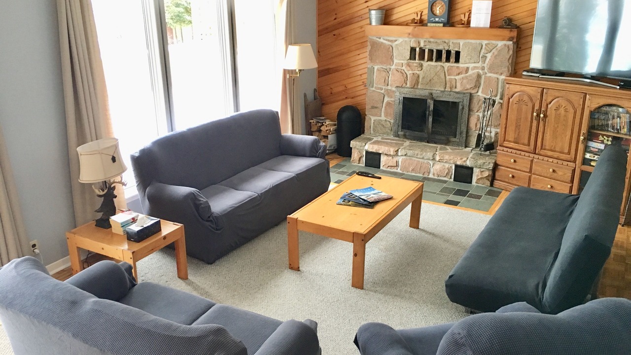 Photo of Livingroom in Lake of Bays