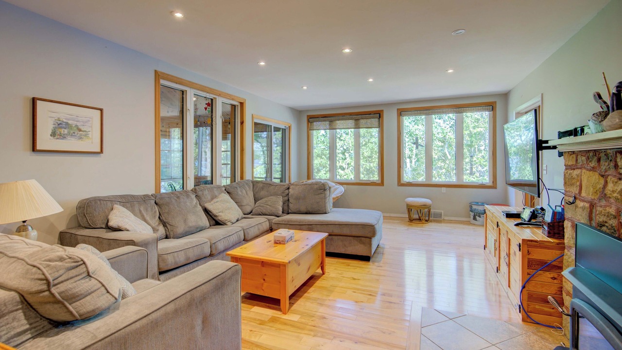 Photo of Livingroom in Rideau Lakes
