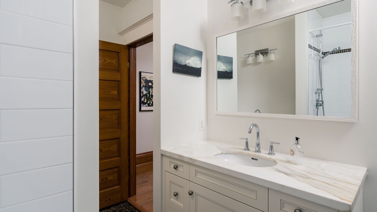 Photo of Bathroom in High Park-Swansea