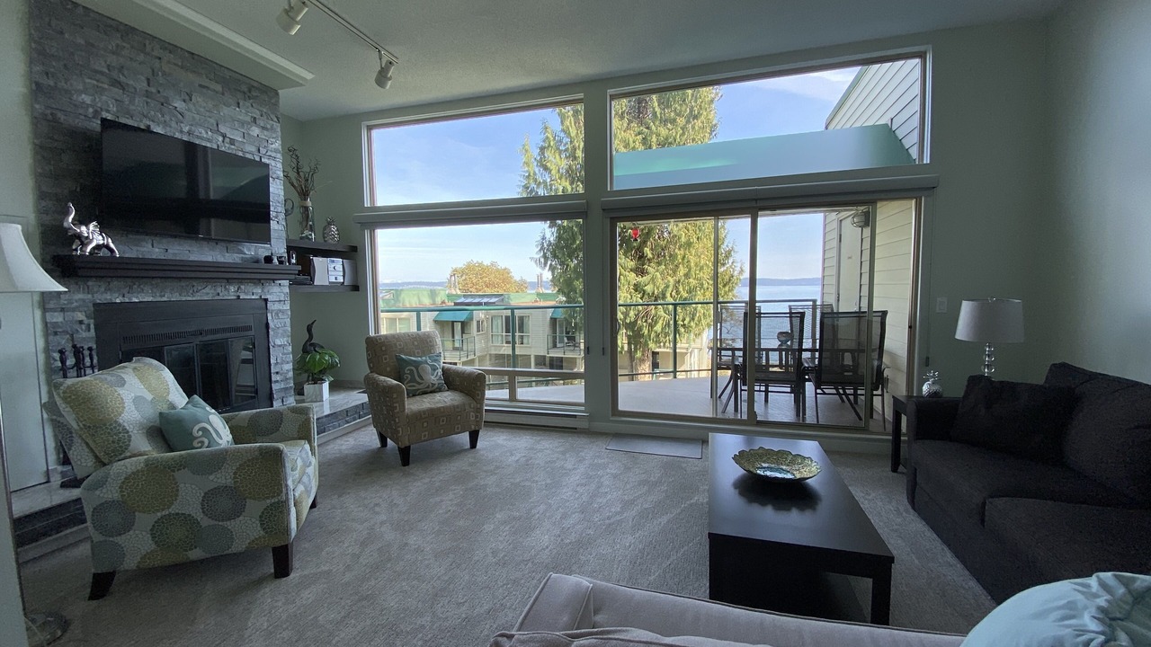 Photo of Livingroom in North Oyster
