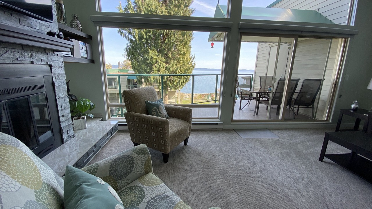 Photo of Livingroom in North Oyster