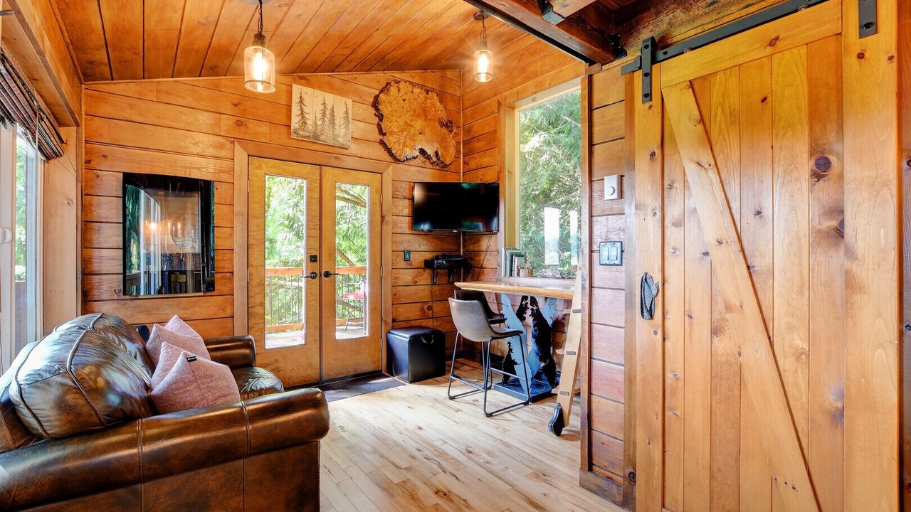 Photo of Livingroom in Sooke