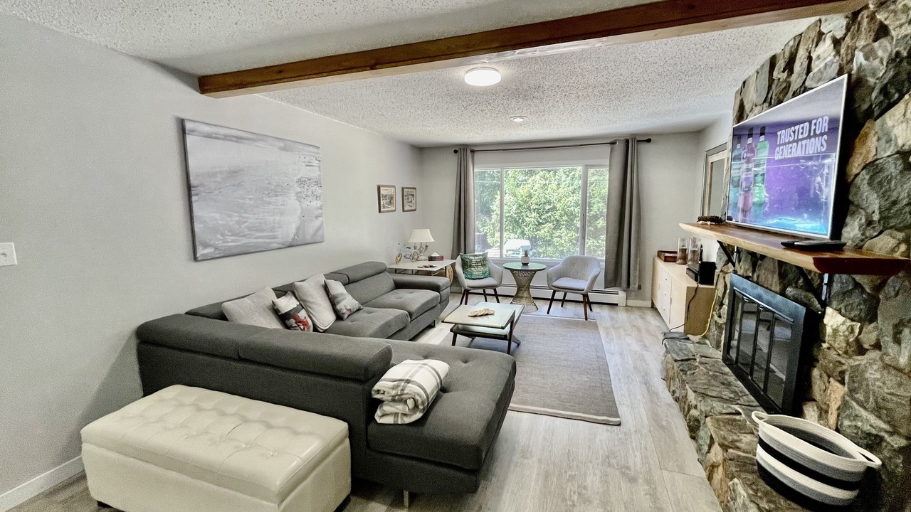 Photo of Livingroom in Swansea Point
