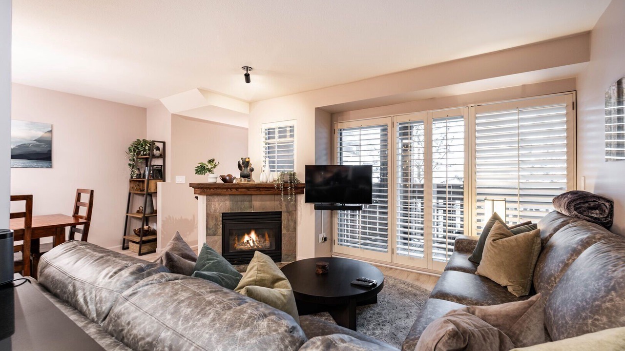 Photo of Livingroom in Whistler Cay Heights