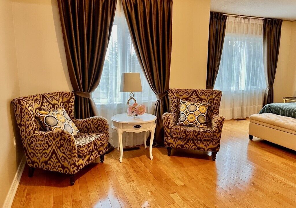 Photo of Livingroom in East Credit
