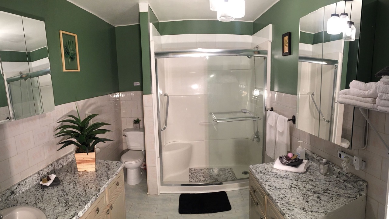 Photo of Bathroom in Niagara Falls