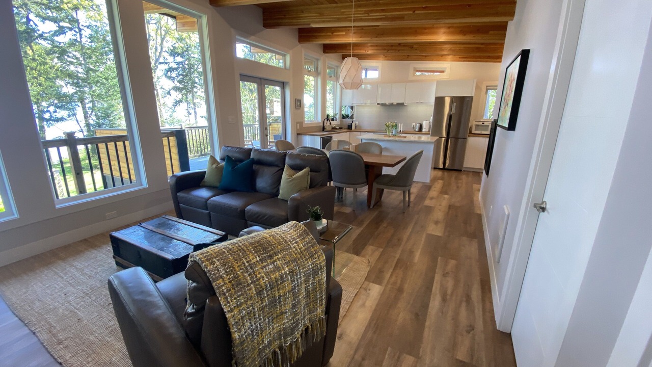Photo of Livingroom in Courtenay