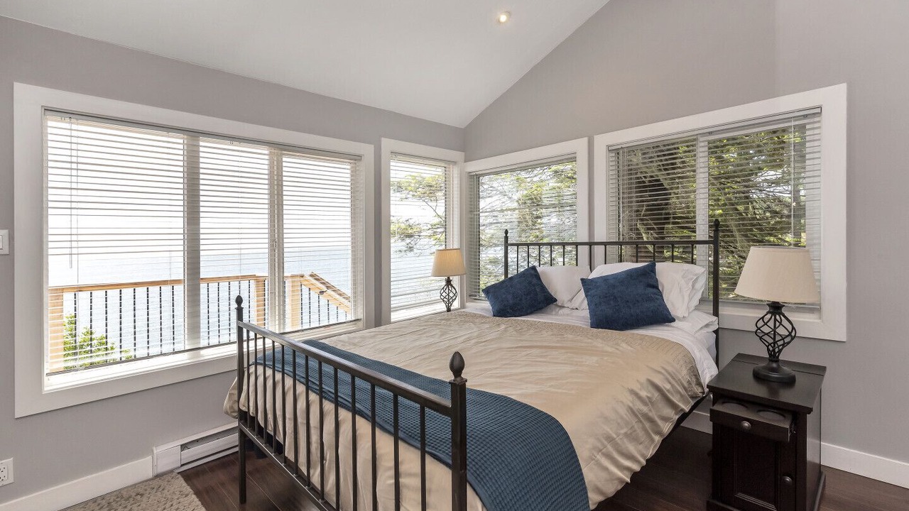 Photo of Bedroom in Otter Point