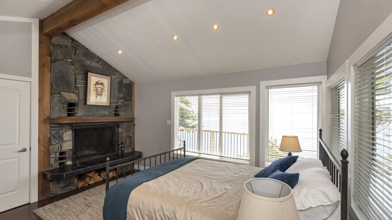 Photo of Bedroom in Otter Point