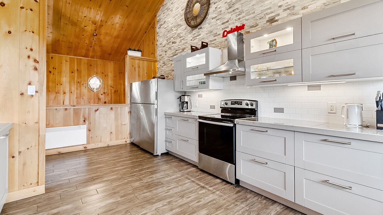 Photo of Kitchen in Val-des-Lacs