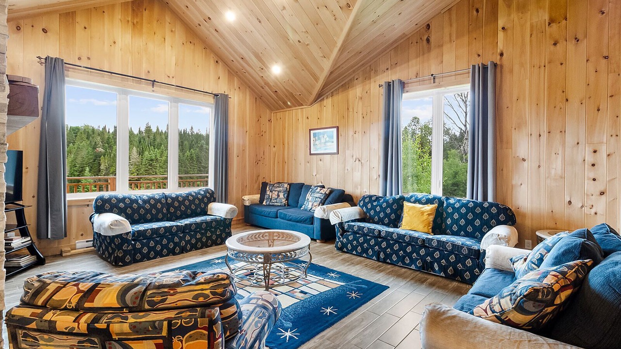 Photo of Livingroom in Val-des-Lacs