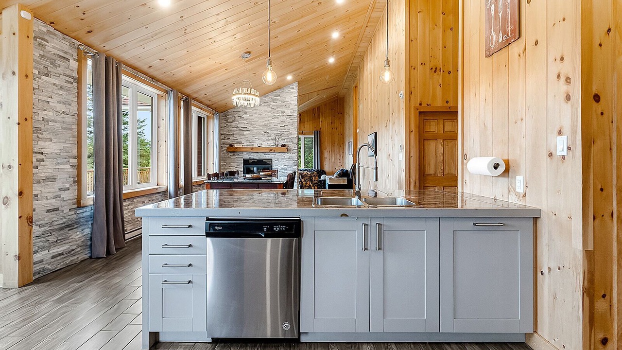 Photo of Kitchen in Val-des-Lacs