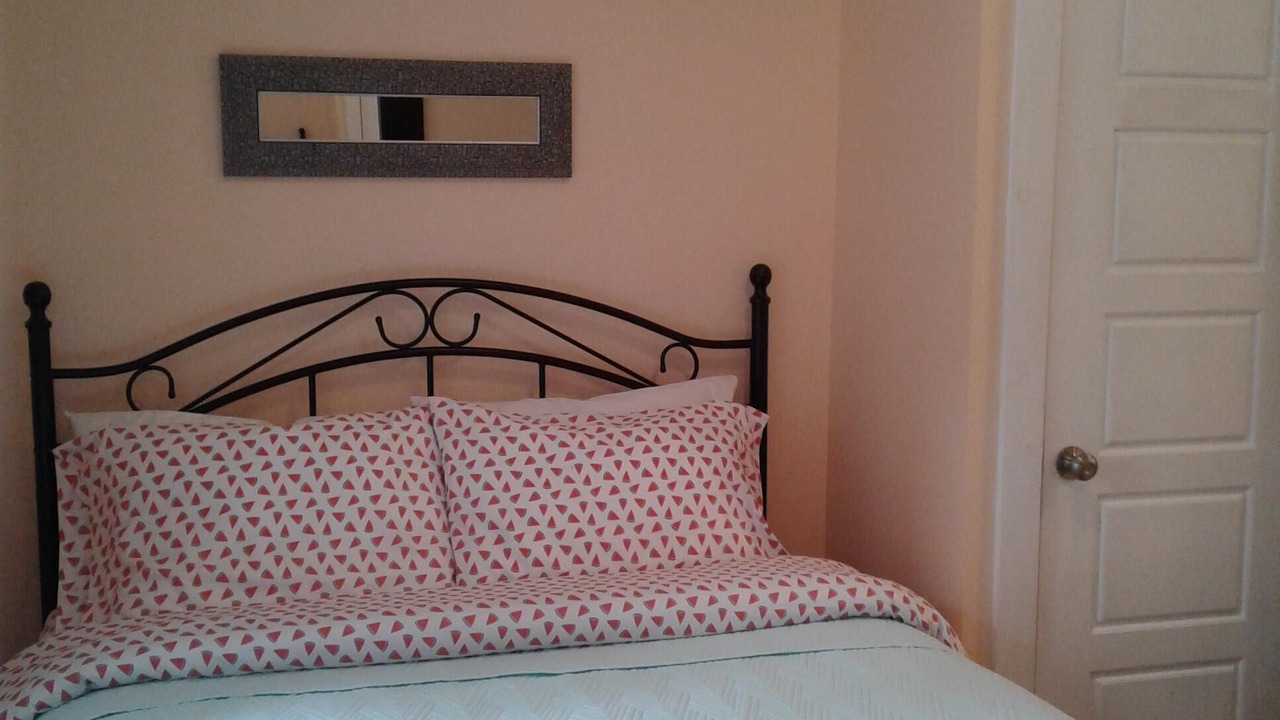 Photo of Bedroom in Queens Square