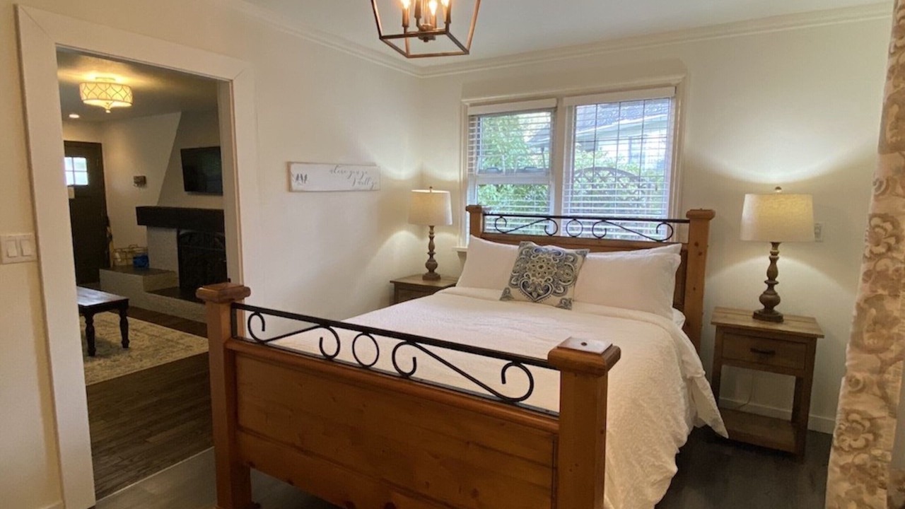 Photo of Bedroom in Harrison Hot Springs