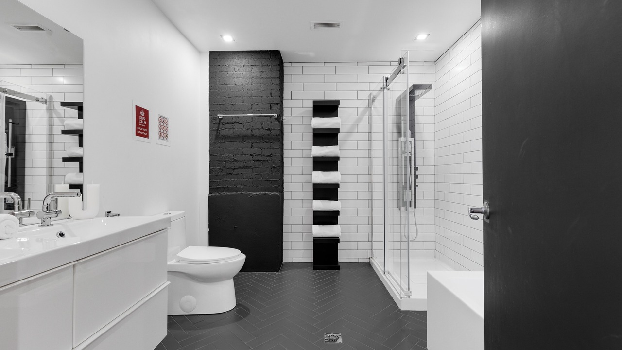 Photo of Bathroom in La Petite-Patrie