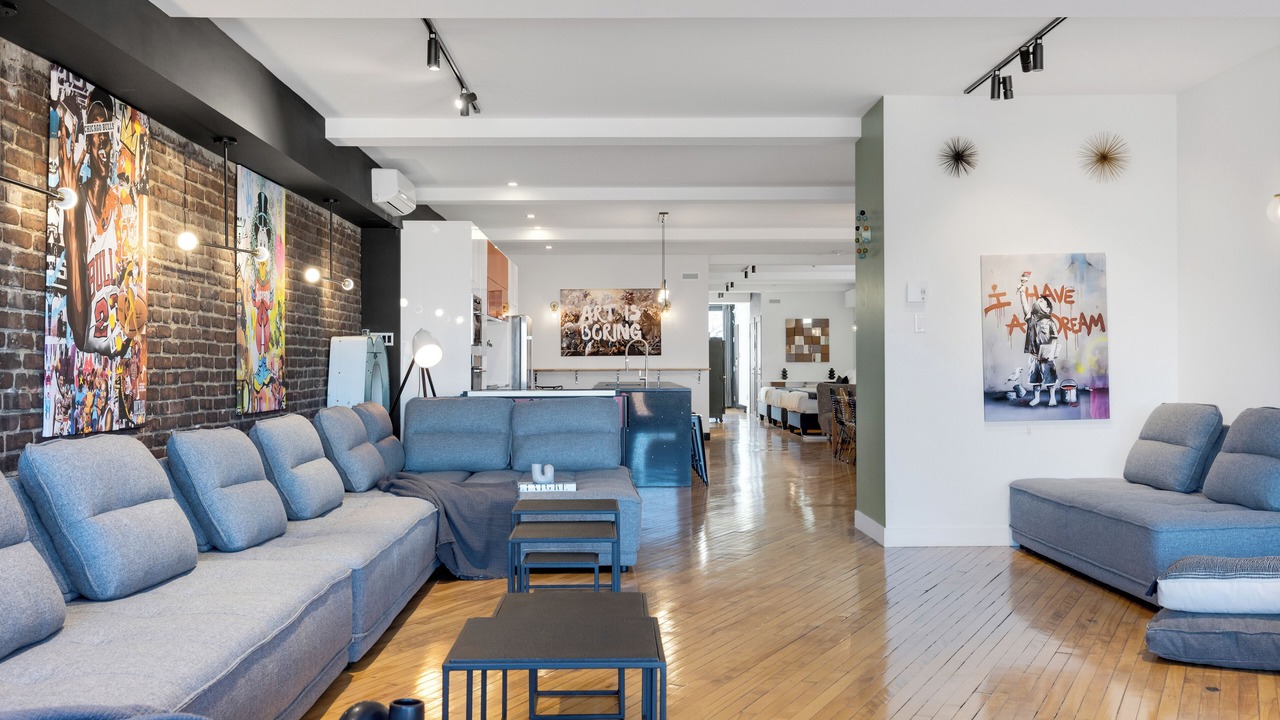 Photo of Livingroom in La Petite-Patrie