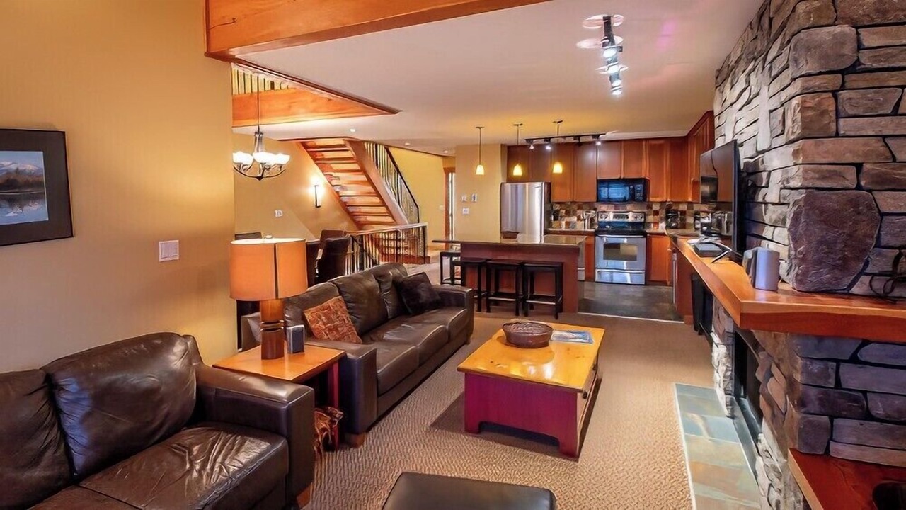 Photo of Livingroom in East Kootenay