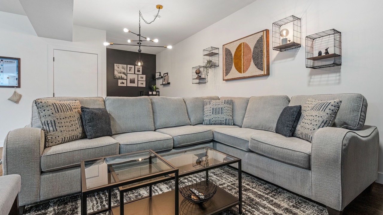 Photo of Livingroom in Eastern Hillsides