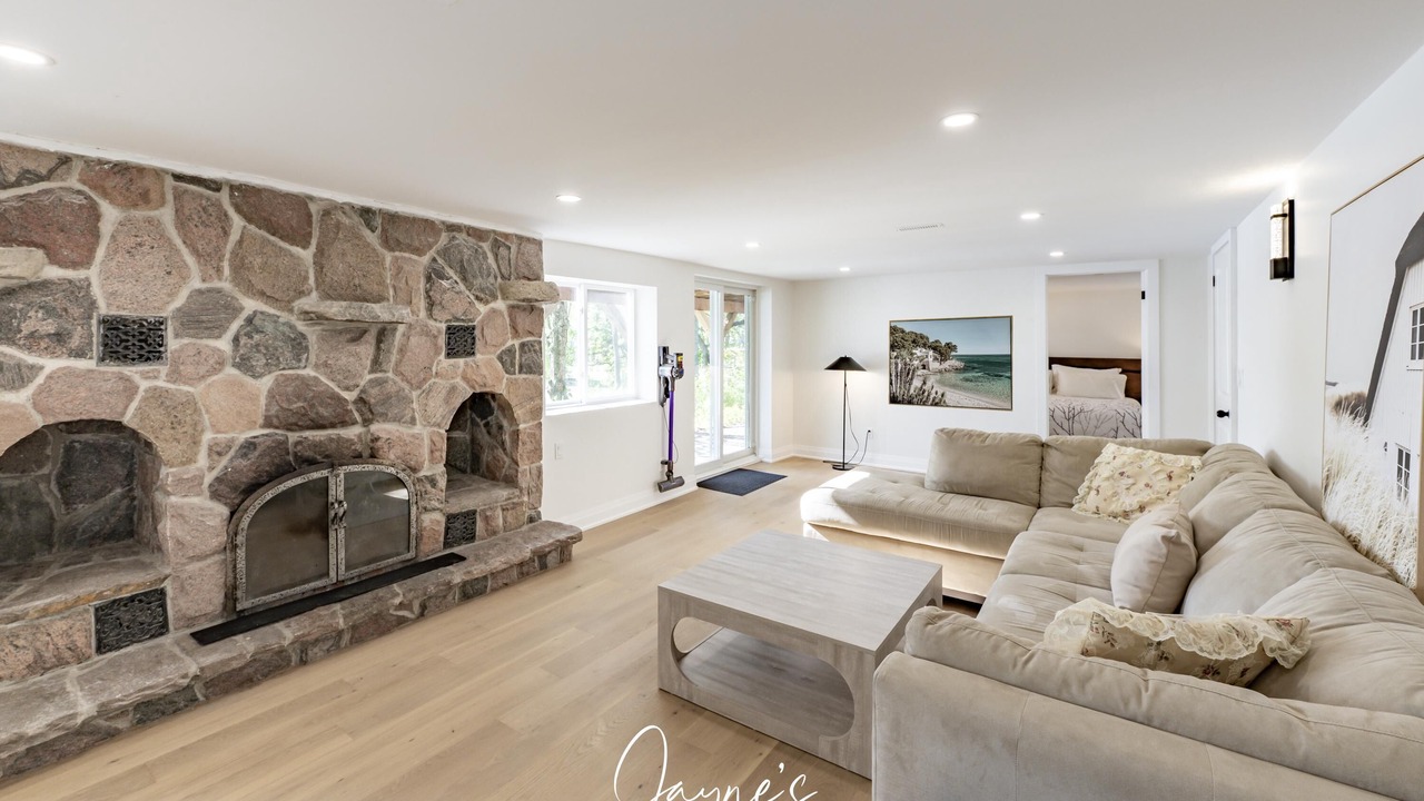 Photo of Livingroom in Muskoka Lakes