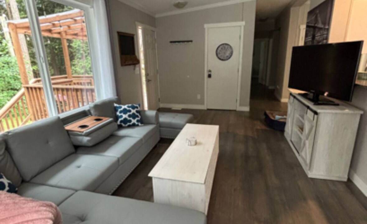 Photo of Livingroom in Roberts Creek