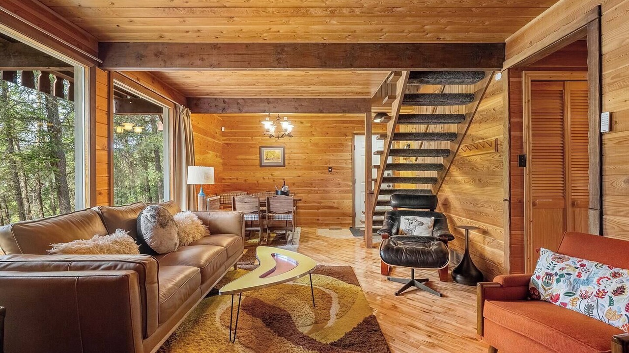 Photo of Livingroom in East Kootenay