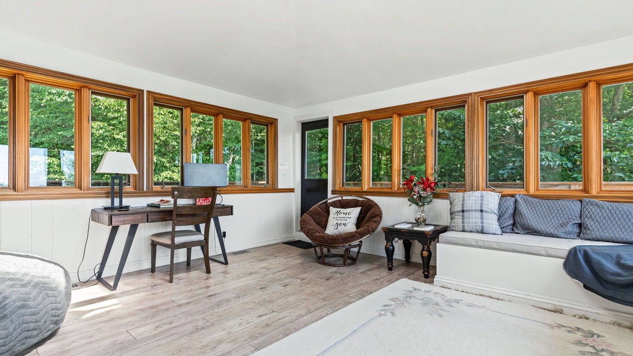 Photo of Livingroom in Chatsworth