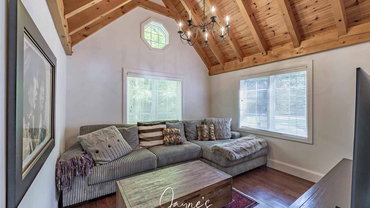 Photo of Bedroom in Gravenhurst
