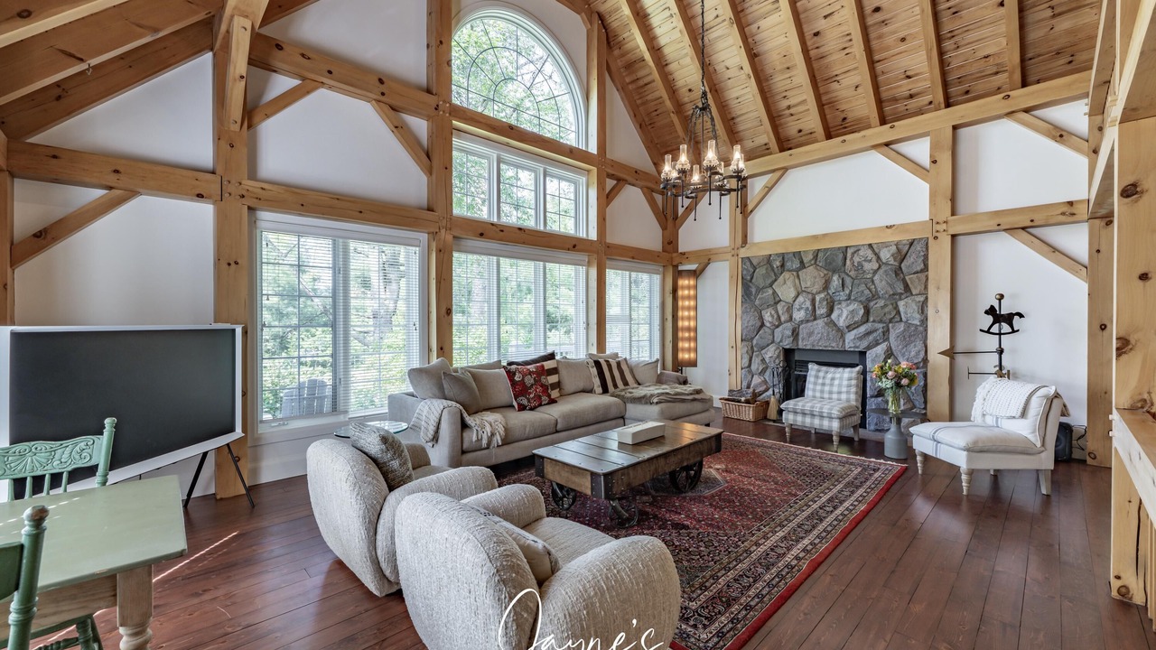 Photo of Livingroom in Gravenhurst