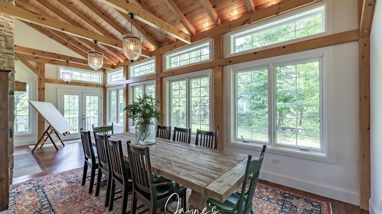 Photo of Livingroom in Gravenhurst
