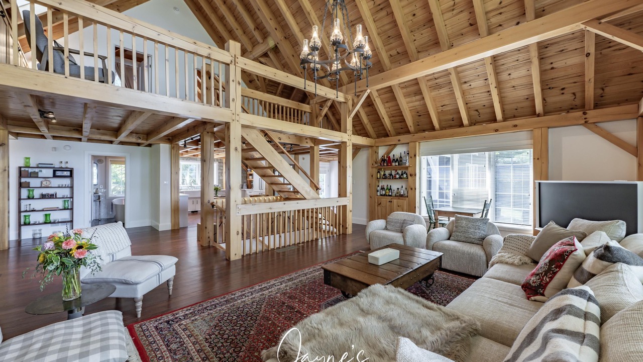 Photo of Livingroom in Gravenhurst