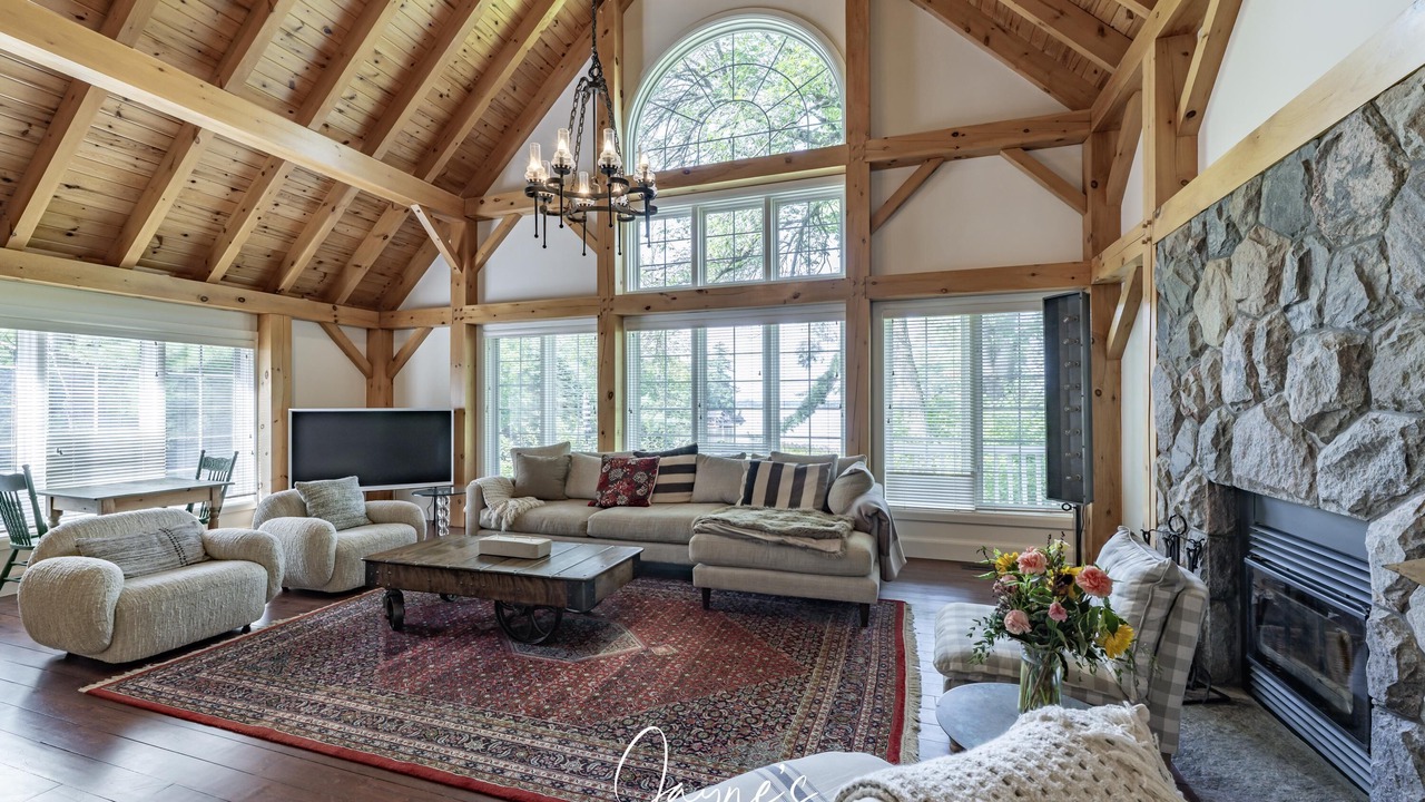 Photo of Livingroom in Gravenhurst