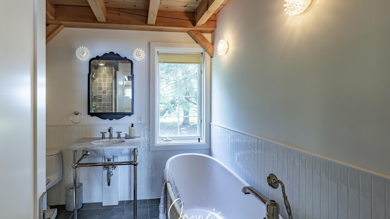 Photo of Bathroom in Gravenhurst