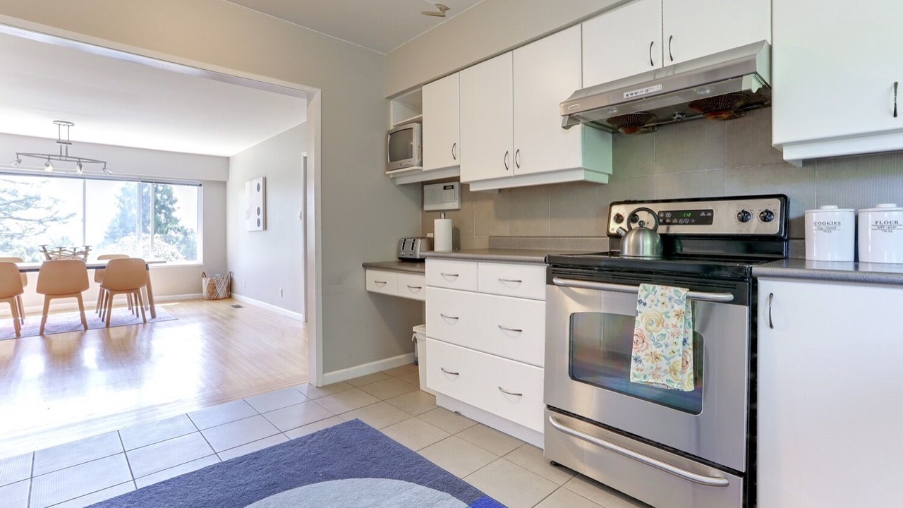 Photo of Kitchen in West Vancouver