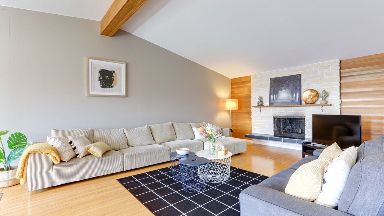 Photo of Livingroom in West Vancouver