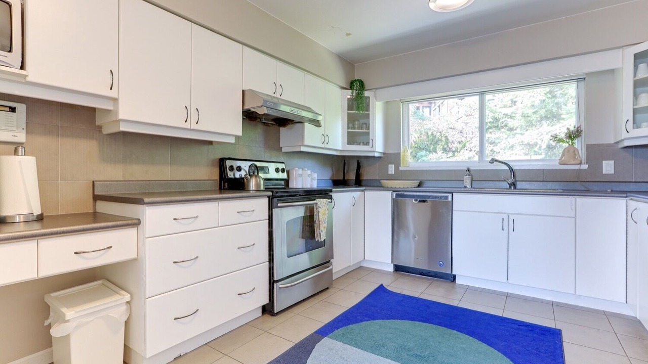 Photo of Kitchen in West Vancouver
