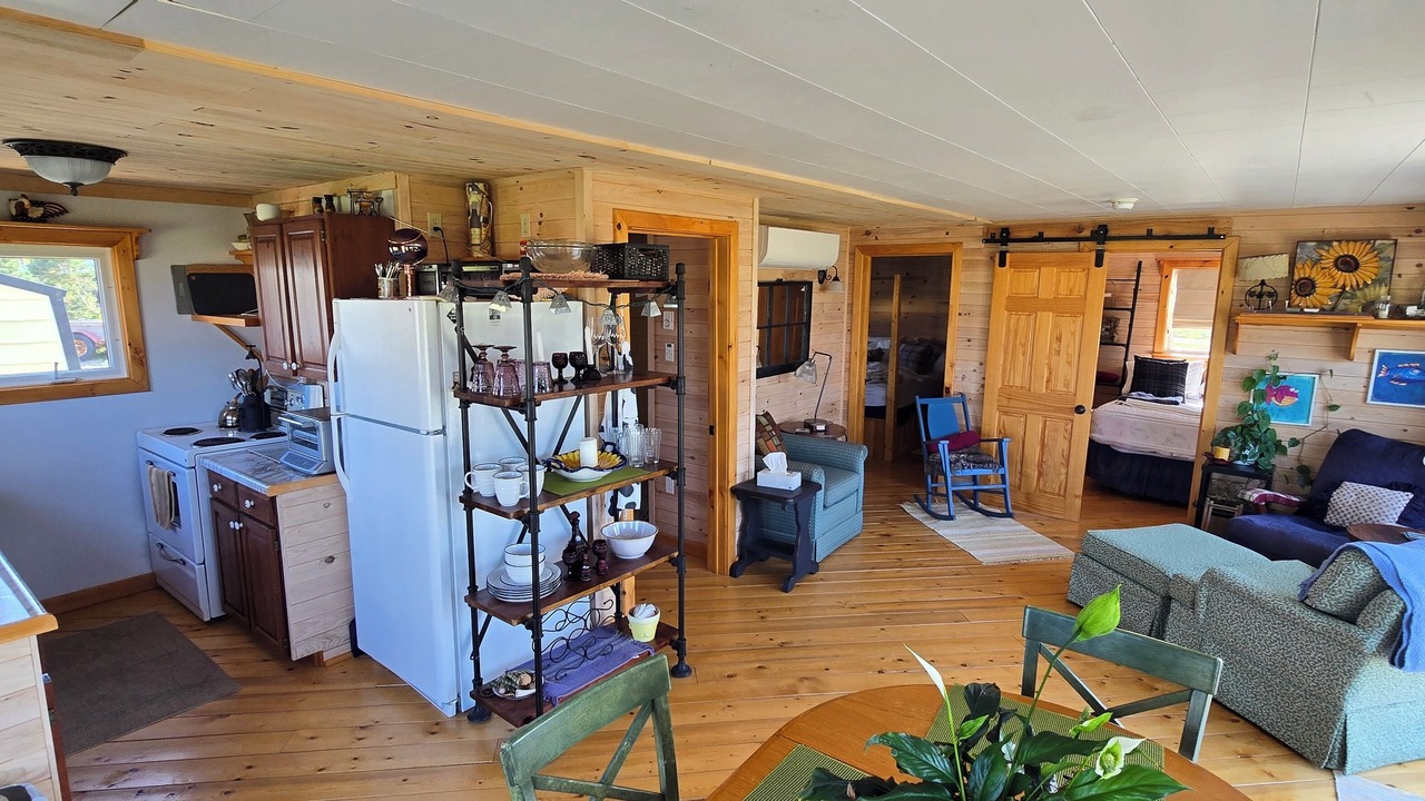 Photo of Livingroom in Amherst Shore