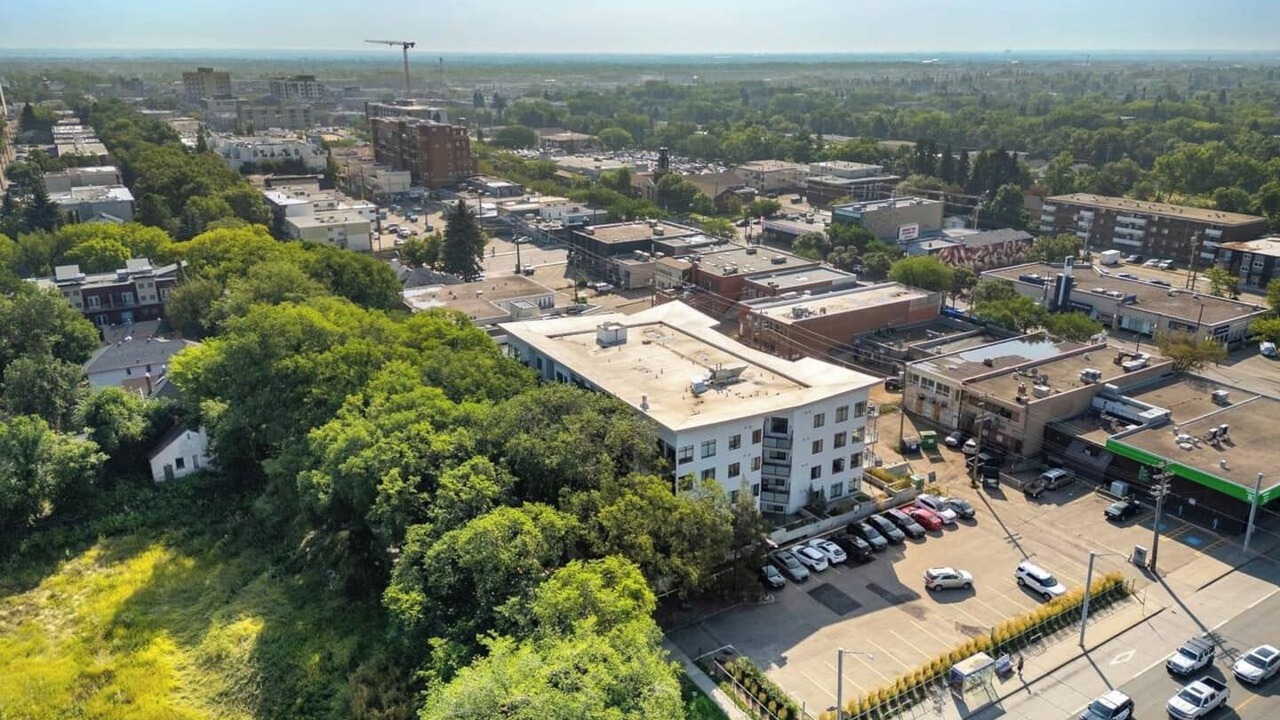 Photo of Outdoor in Whyte ave