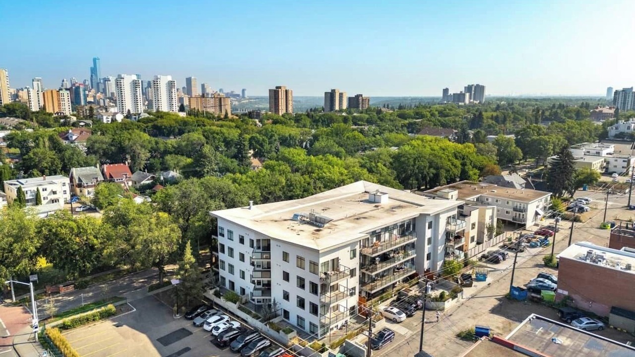 Photo of Outdoor in Whyte ave