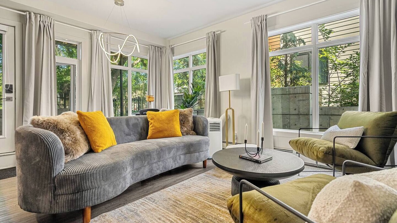 Photo of Livingroom in Whyte ave