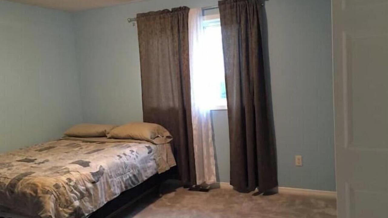 Photo of Bedroom in Aylmer