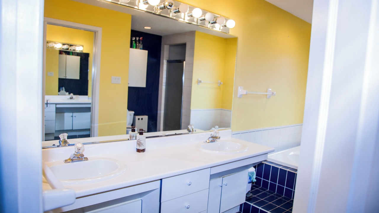 Photo of Bathroom in Aylmer