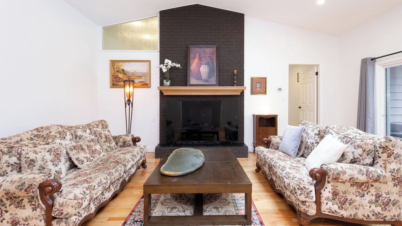 Photo of Livingroom in Surrey