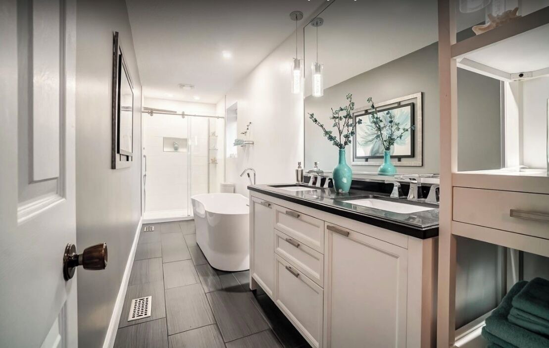 Photo of Bathroom in Les Collines-de-l'Outaouais Regional County Municipality