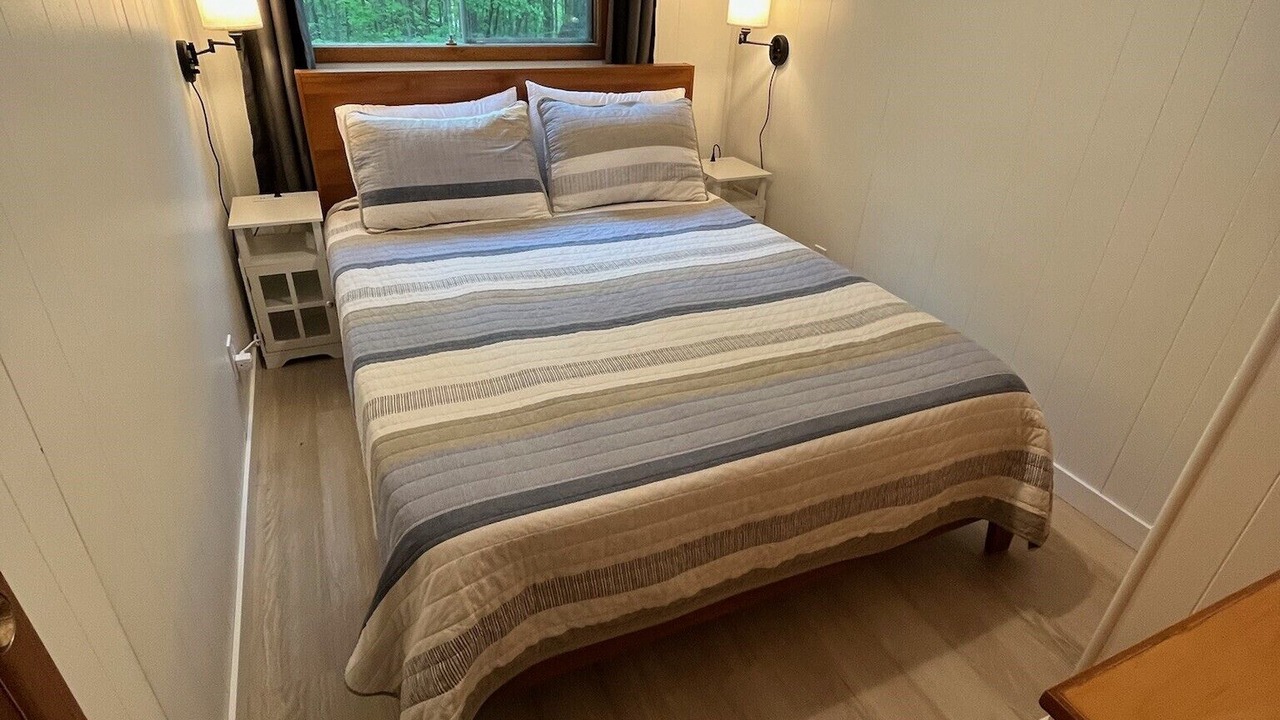 Photo of Bedroom in Delta