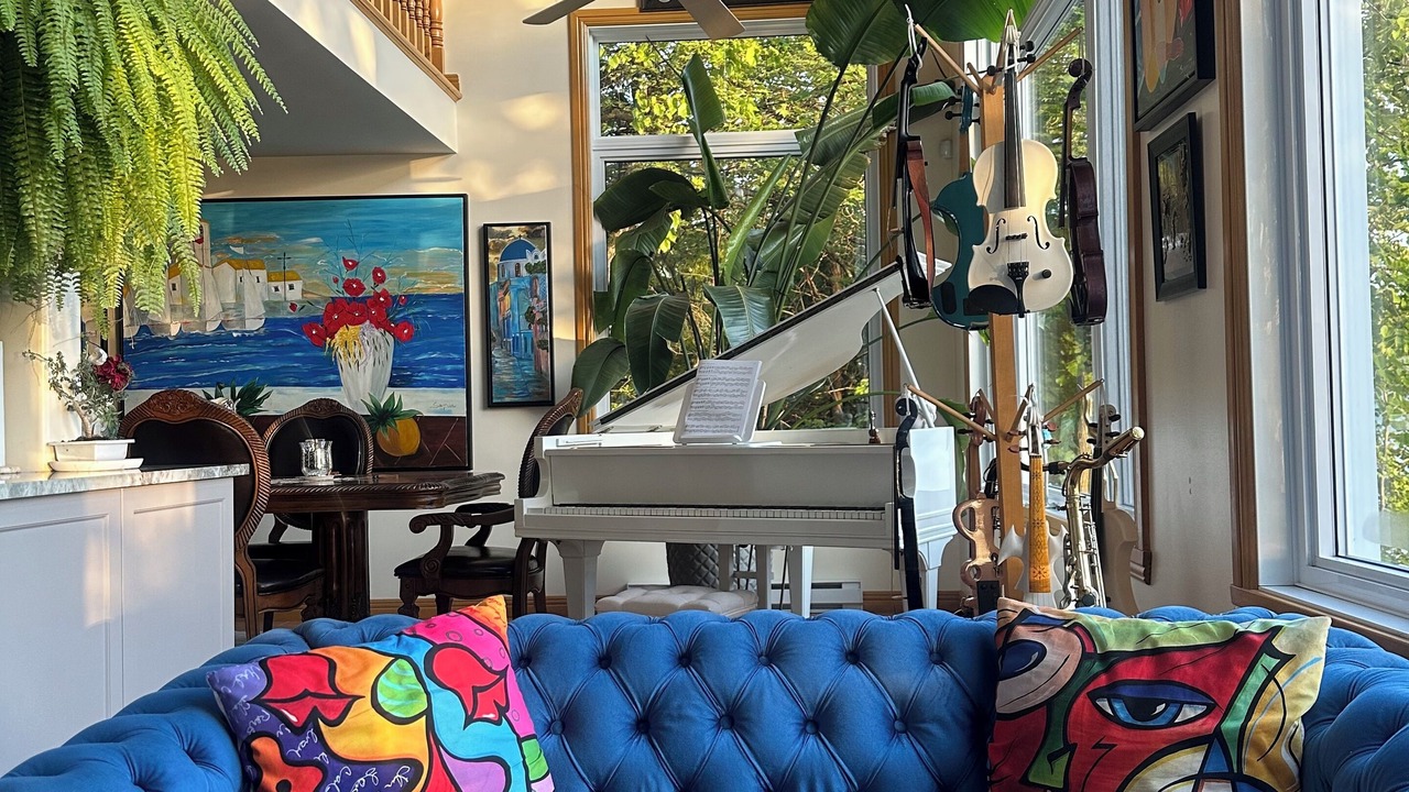 Photo of Livingroom in Prevost